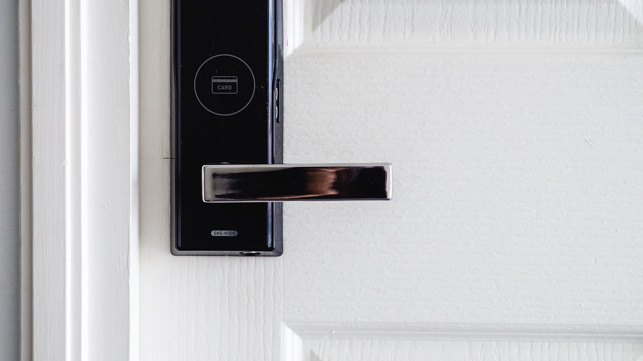 entdecken sie die zukunft des wohnens mit smart home-technologien. automatisieren sie ihr zuhause, verbessern sie den komfort und optimieren sie die energieeffizienz. vom intelligenten licht bis zur sicheren überwachung – gestalten sie ihr internationales zuhause smarter.